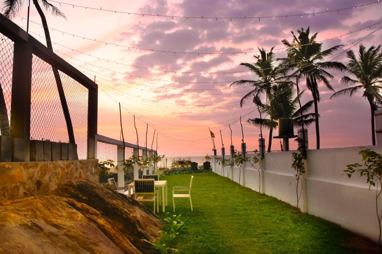 Kavin Beach Hotel Hikkaduwa Bagian luar foto