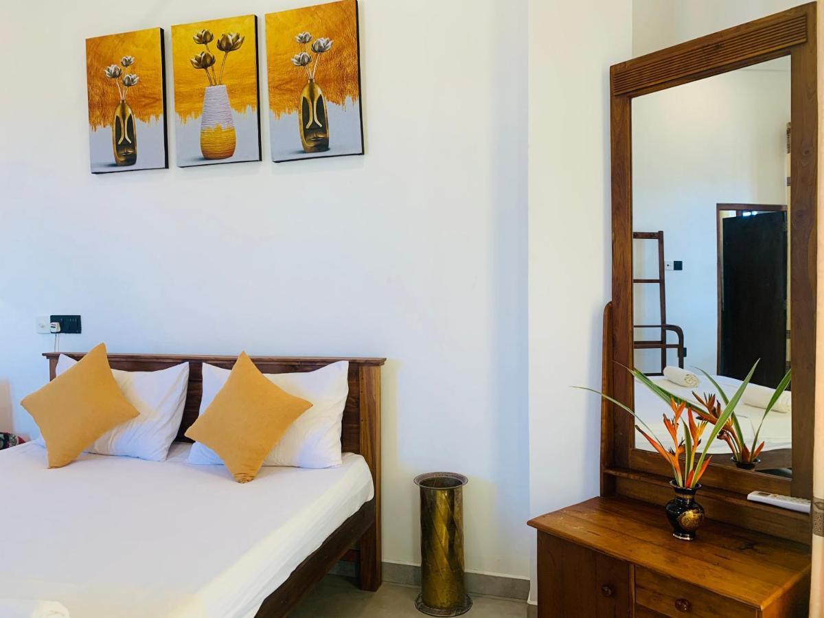 Kavin Beach Hotel Hikkaduwa Bagian luar foto